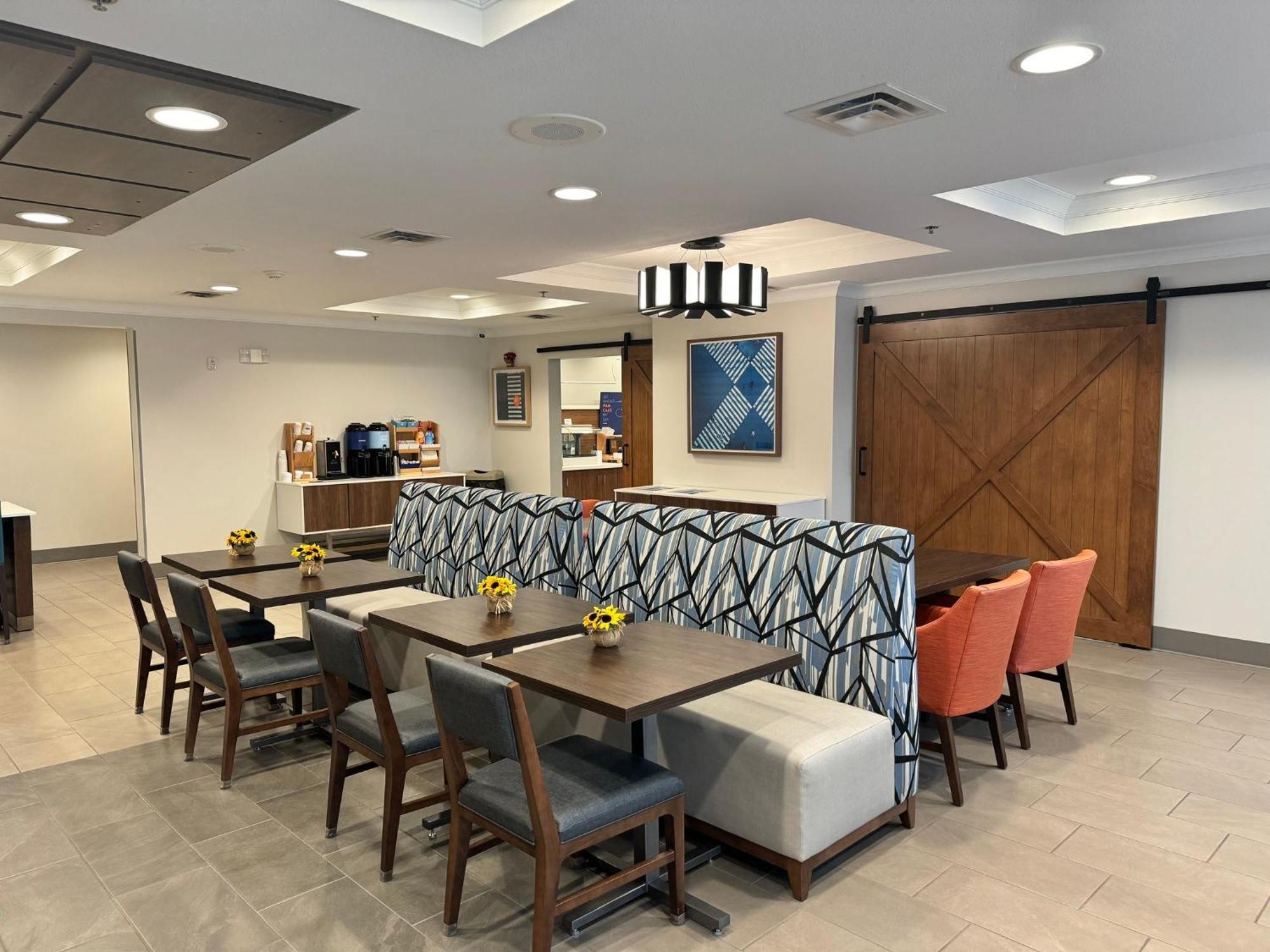 Express & Dewitt - Syracuse By Ihg Hotel East Syracuse